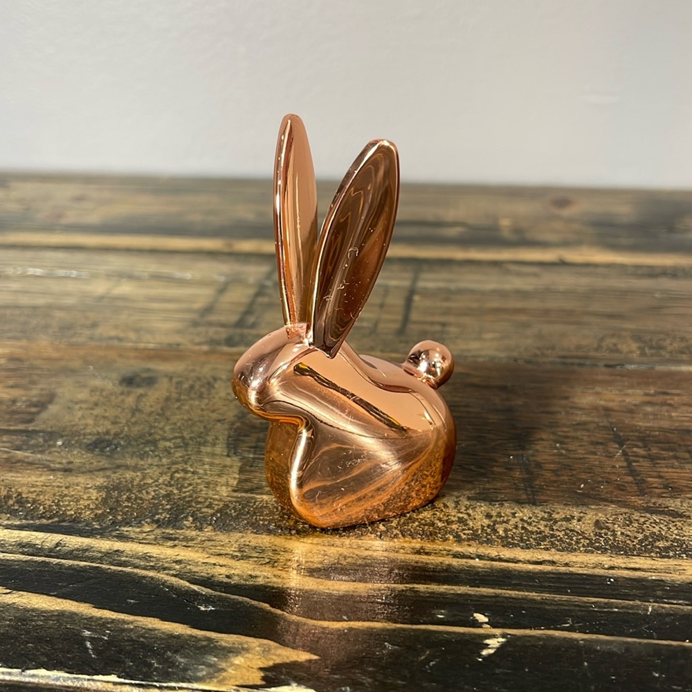 Copper plated Umbra ring holder bunny. Rings not included.